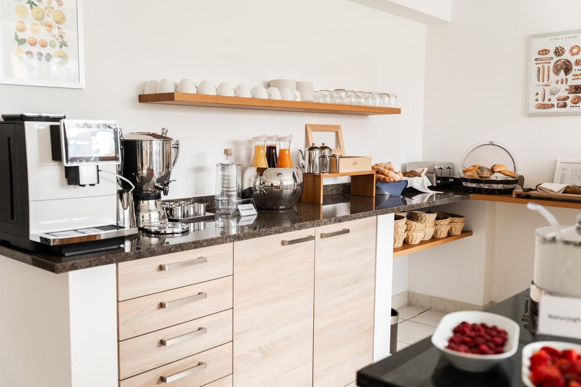 Hotel Vier Jahreszeiten An Der Therme & Kliniken Bad Krozingen Naehe Freiburg & Schwarzwald Ideal Fuer Wellness Kur & Business Ausfluege 24H Check In- Wlan & Parken Gratis Ngoại thất bức ảnh