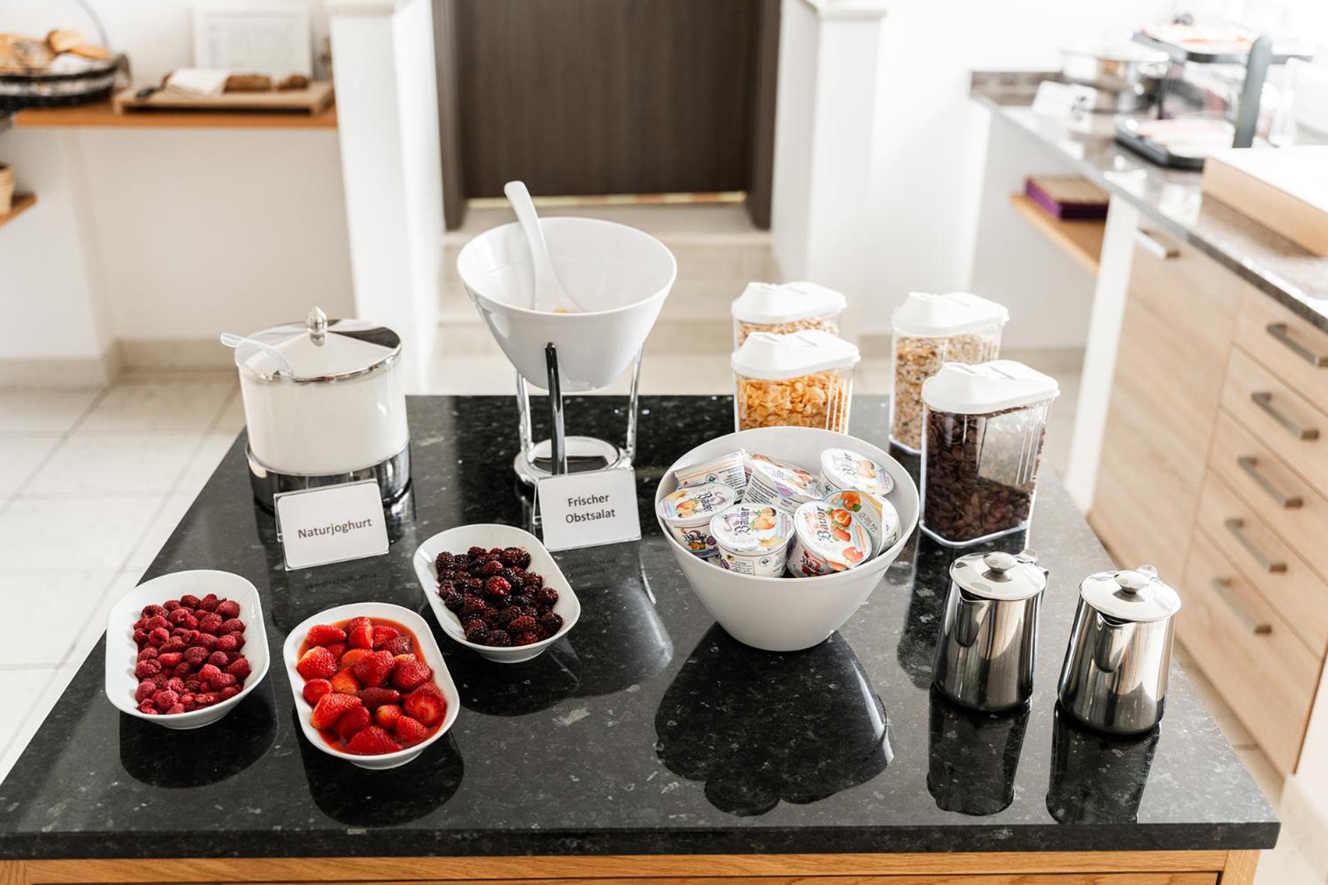 Hotel Vier Jahreszeiten An Der Therme & Kliniken Bad Krozingen Naehe Freiburg & Schwarzwald Ideal Fuer Wellness Kur & Business Ausfluege 24H Check In- Wlan & Parken Gratis Ngoại thất bức ảnh