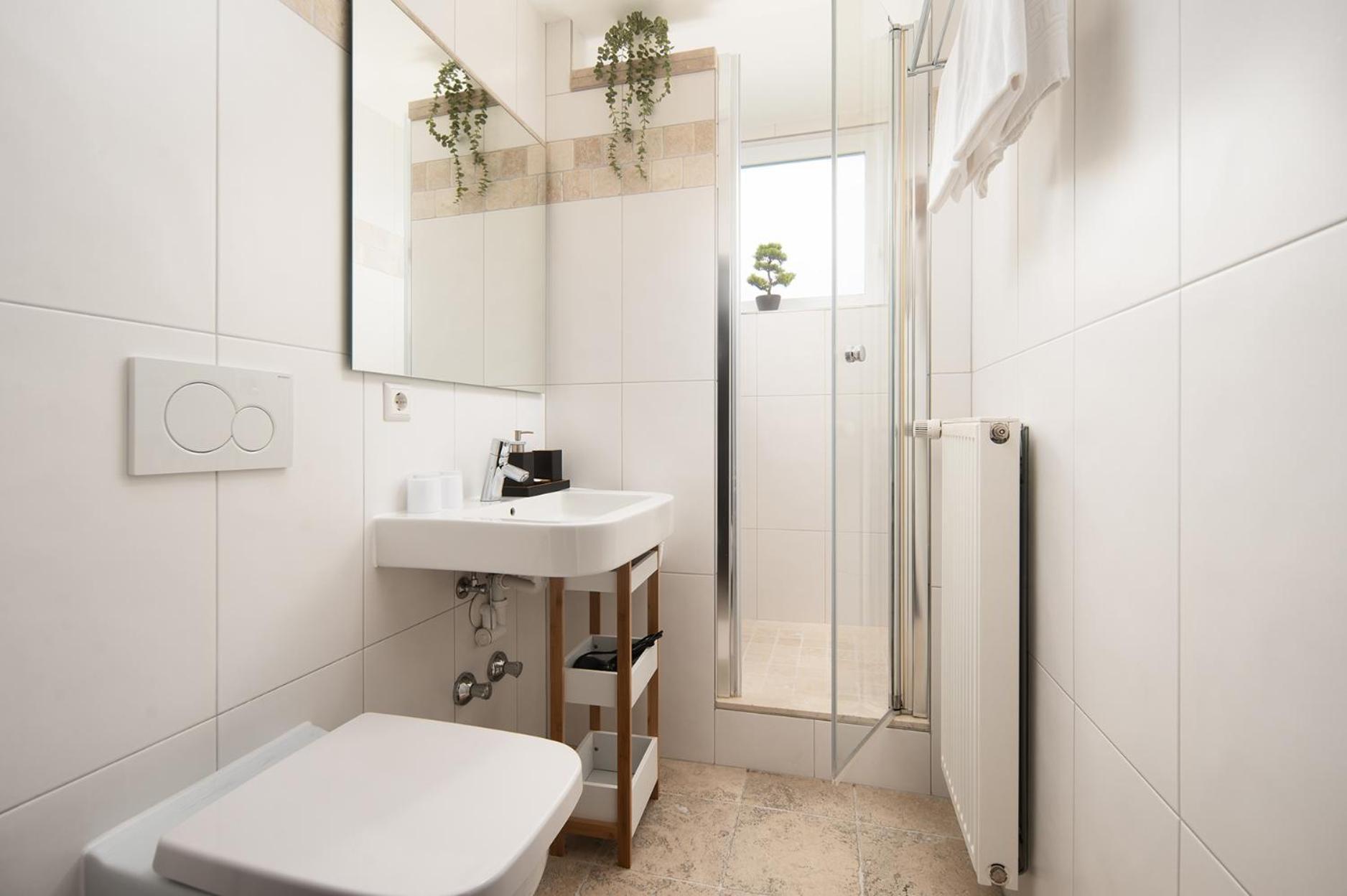 Hotel Vier Jahreszeiten An Der Therme & Kliniken Bad Krozingen Naehe Freiburg & Schwarzwald Ideal Fuer Wellness Kur & Business Ausfluege 24H Check In- Wlan & Parken Gratis Ngoại thất bức ảnh